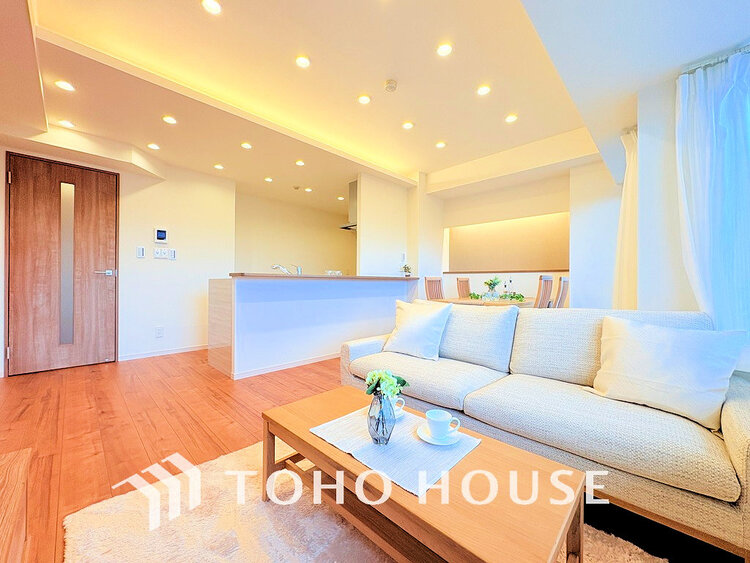 内装 上質な時間を育む暮らしのメインステージ。寛ぎとコミュニケーションを育む居心地のよい場所