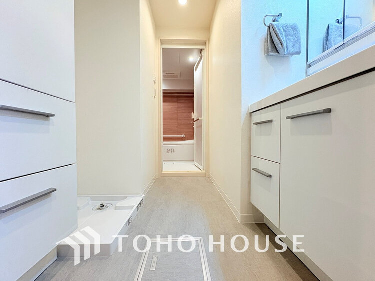 洗面 落ち着きのある色合いでまとめられた洗面室