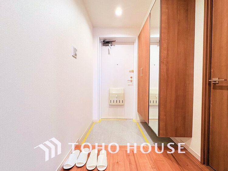 玄関 落ち着いた雰囲気の玄関、家族の帰りを暖かく迎えてくれます