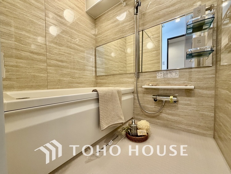 風呂 一日の疲れを癒すバスルームは、心地よいリラックスを叶える清潔感溢れる空間