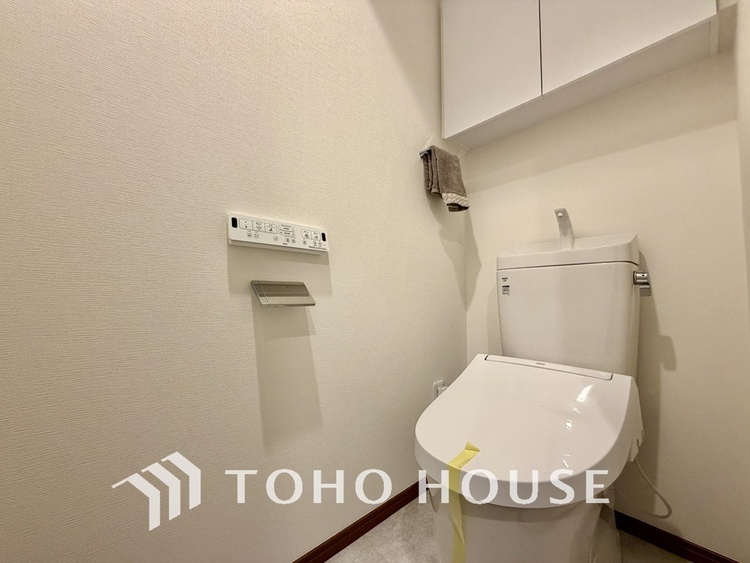 トイレ 清潔な洗浄機能付温水シャワートイレ