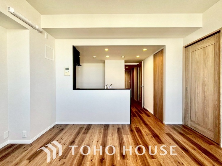 内装 ◆瀟洒な空間◆落ち着きのある彩が見事に調和させた瀟洒な空間を演出。ここに集まる家族の会話と笑顔が絶え間なく続く幸せな空間。