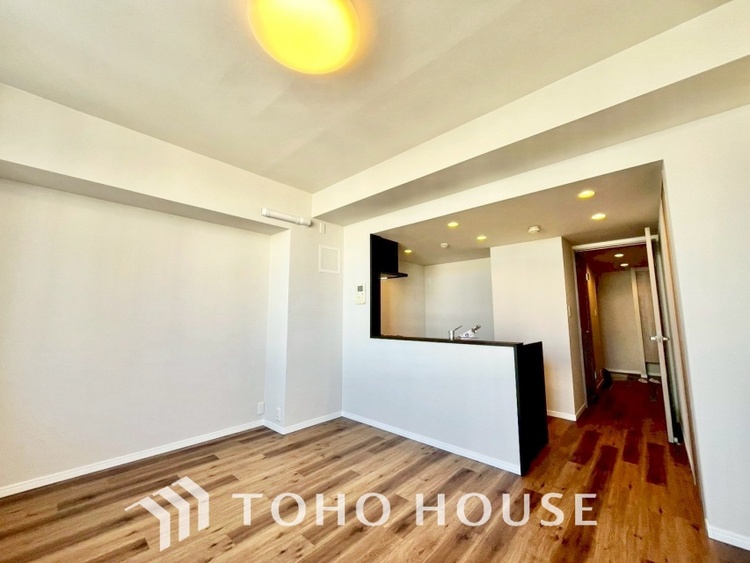 内装 話に夢中になりすぎて、ついつい時を忘れ、夜半過ぎになってしまう。そんな束の間の幸せを感じさせてくれます。