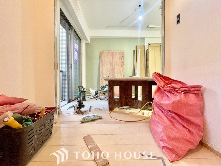 内装 【改装中】【LIVING】◆眩い◆光が燦々と入り、家族の笑顔を照らす。「いつまでも続いて」と願う夢のような毎日がここにある。