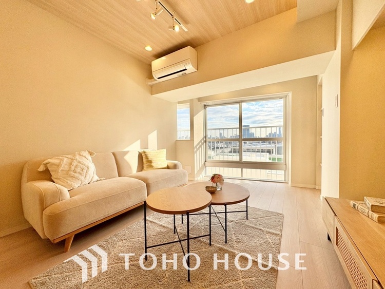 内装 ＊配置してある家具や小物はCGによるイメージ画像です。ゆとりある大きさのダイニングスペース。リビングと和室の続き間は急な来客時になど使い勝手が良いです。実際の空間を体感してみて下さい！