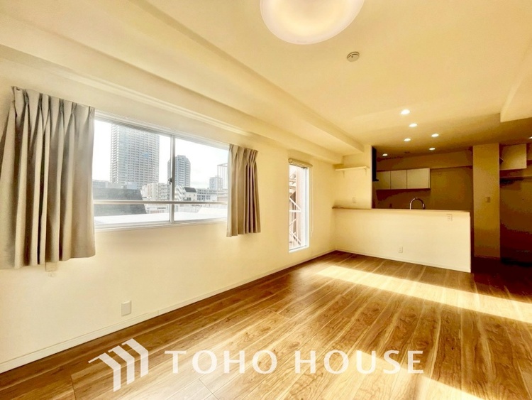 内装 ◆瀟洒な空間◆落ち着きのある彩が見事に調和させた瀟洒な空間を演出。ここに集まる家族の会話と笑顔が絶え間なく続く幸せな空間。