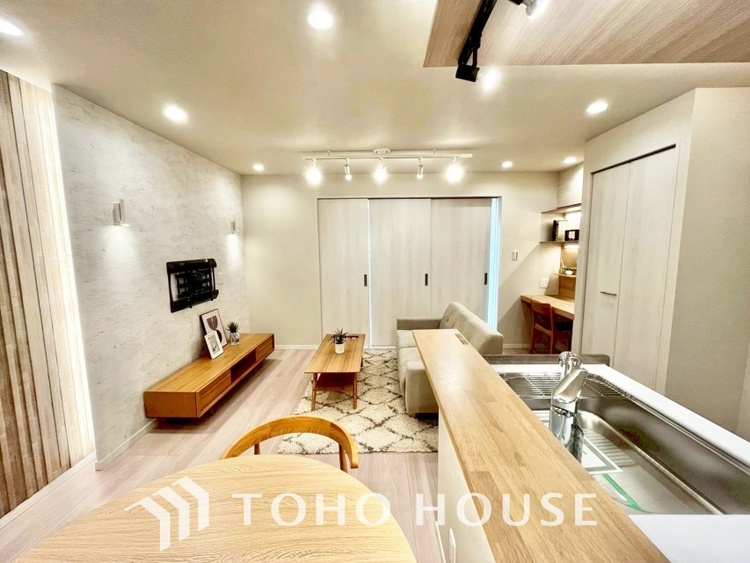 内装 「想像していた以上に広い」が写真を撮っているときの感想です。家事動線に配慮したプランによりご家族がくつろげる明るく広い空間が確保できました。