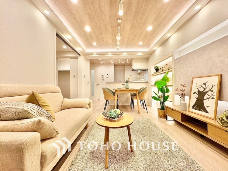 内装 窓をあけると通り抜ける風。清々しく心地よいそよ風が、この空間を涼やかに。風通しの良さは人にとっても家にとっても健康的で気持ちいいもの。