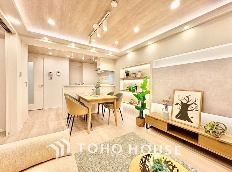 内装 太陽光をたくさん感じながら、明るく豊かな暮らしを約束する住まい。四季の移ろいを感じながら、我が子の成長を見守る。そんな家がここに。