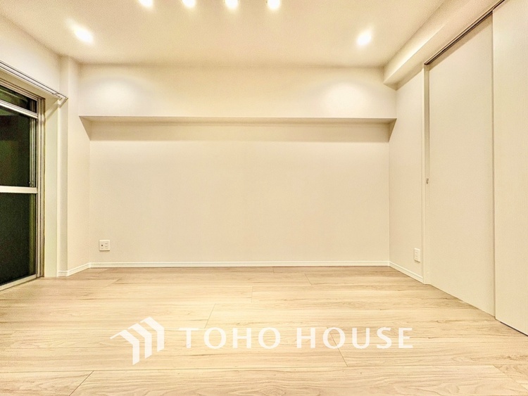 内装 光に包まれるように設計された空間。太陽の光が爽やかな目覚めを誘う。きっと今日も素敵な1日に。