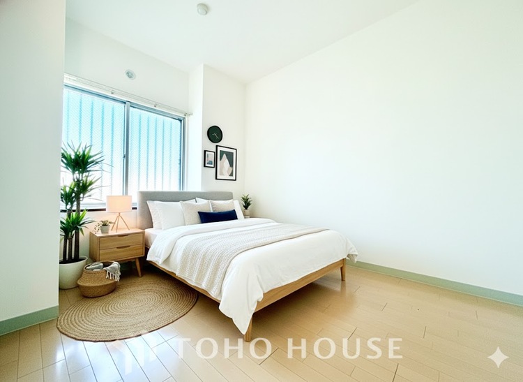 内装 ※家具はCGです。プライベートなお部屋では静かに時を過ごしたい。読書をして、物思いにふける・・光りに満たされた安らぎの空間＊配置してある家具や小物はCGによるイメージ画像です。