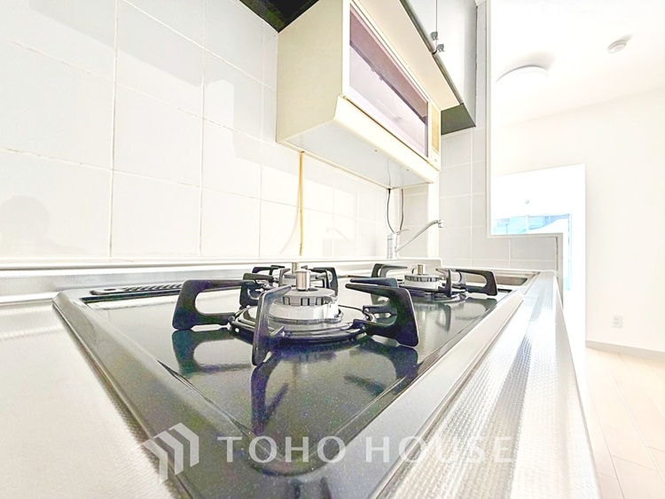 キッチン ◆サンサンと◆差し込む太陽の光がこのリビングに笑いをもたらす。