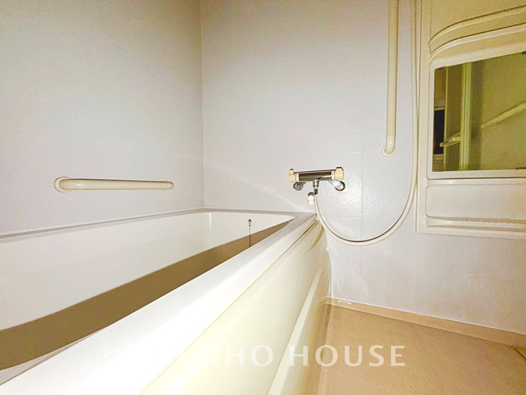 風呂 【Entrance】仕事は好きだ。でも今日という一日はあまり芳しくない日もある。とぼとぼと家路に付く頃、ふと目を上げると我が家のエントランス。