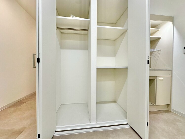 その他 収納スペースが付いていて、お部屋を広く使っていただけます。