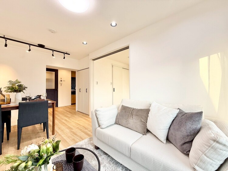 居間 伸びやかな空間のなかで、ゆったりとしたひとときを過ごせます。