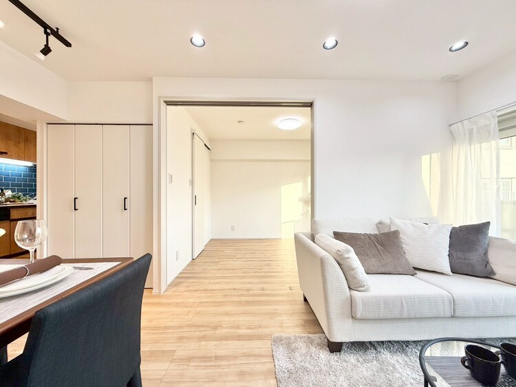 居間 シンプルな内装と偏り過ぎないデザインで統一しました。