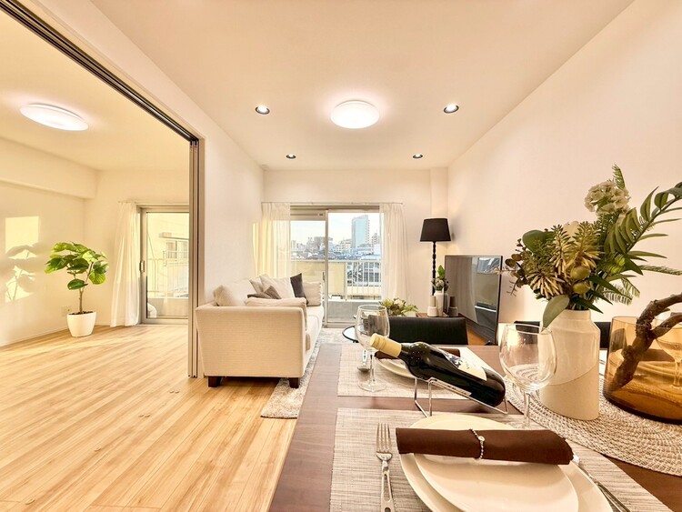 居間 落ち着いた雰囲気に包まれて、伸びやかな空間。