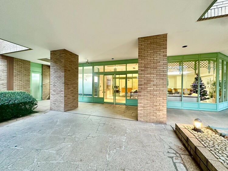 その他 上質感漂う玄関アプローチです。