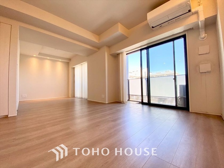 内装 【LIVING】◆煌びやか◆愛おしい家族との団欒の時間をより一層幸せなものに感じさせる煌びやかなLDK。輝かしい毎日が待っています。