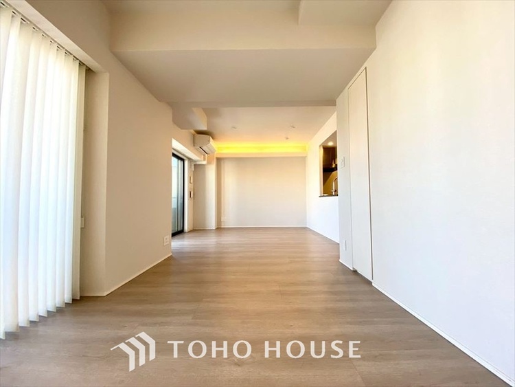 内装 【LIVING】◆扉を◆開くとこの景色。家族の”おかえり”の声が聞こえてきそう。