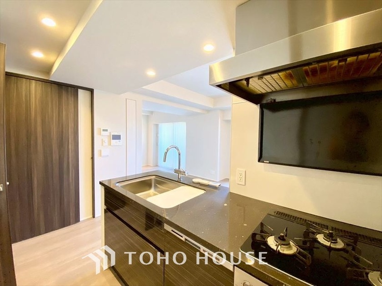 キッチン 【KITCHEN】◆ワクワク◆開放的で機能性も高いシステムキッチン。お子様は毎日のご飯にワクワク！