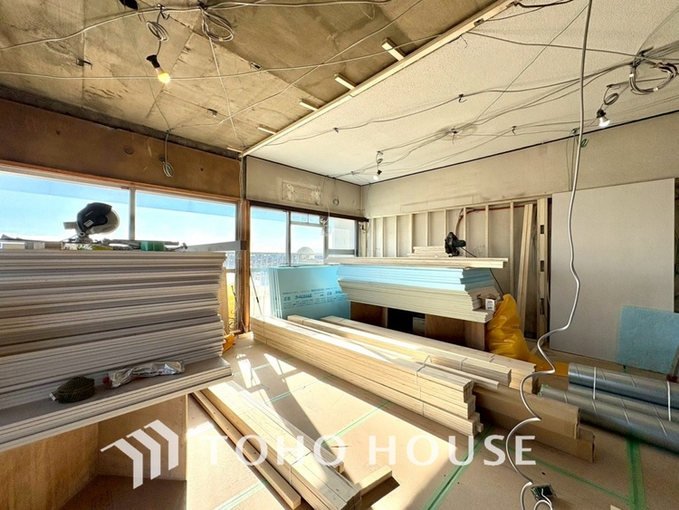 内装 現在改装中◆Sunshine◆光が燦々と入り、いるだけで気持ちいい。「開放的でゆとりあるお部屋です。」