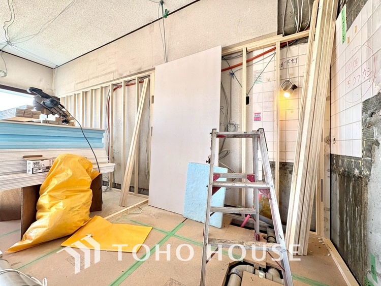 キッチン 現在改装中◆ワクワク◆開放的で機能性も高いシステムキッチン。お子様は毎日のご飯にワクワク！