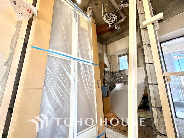 洗面 現在改装中◆快適◆煌びやかな暮らしの中にも忘れたくない快適さ。大きな収納が助けてくれます。