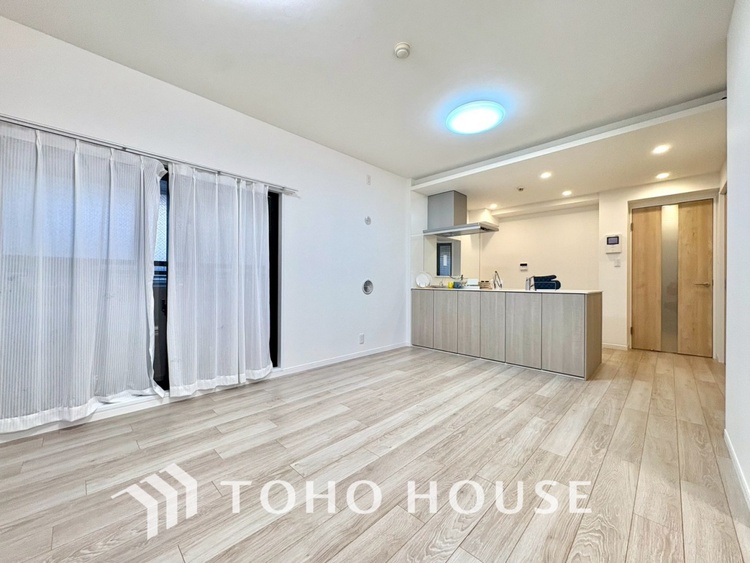 内装 【LIVING】◆扉を◆開くとこの景色。家族の”おかえり”の声が聞こえてきそう。