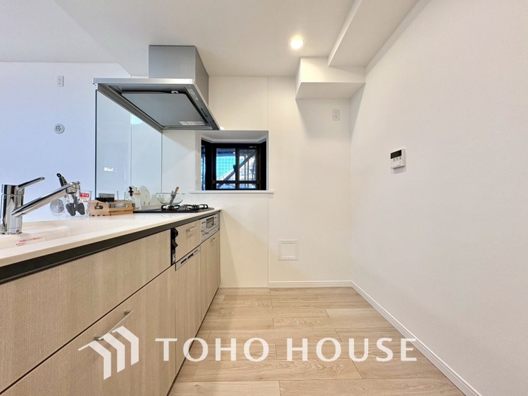 キッチン 【KITCHEN】◆ワクワク◆開放的で機能性も高いシステムキッチン。お子様は毎日のご飯にワクワク！