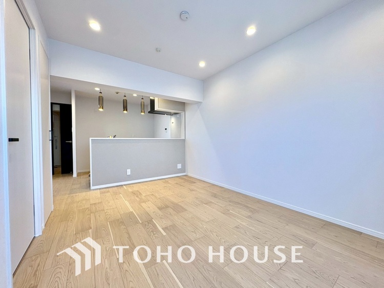 内装 【LIVING】◆陽光◆が差し込む。この開放的なLDKに家族の笑顔が集う。家族が一緒に過ごす空間は明るく、そして居心地よく。