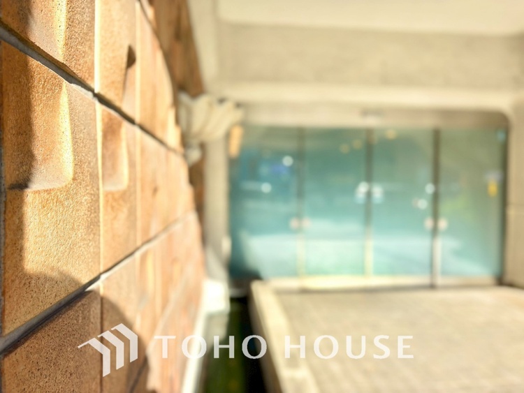 外観 【BALCONY】◆BLUE SKY◆自然の心地よさに包まれる。大開口の外に広がるのは爽やかな青空。