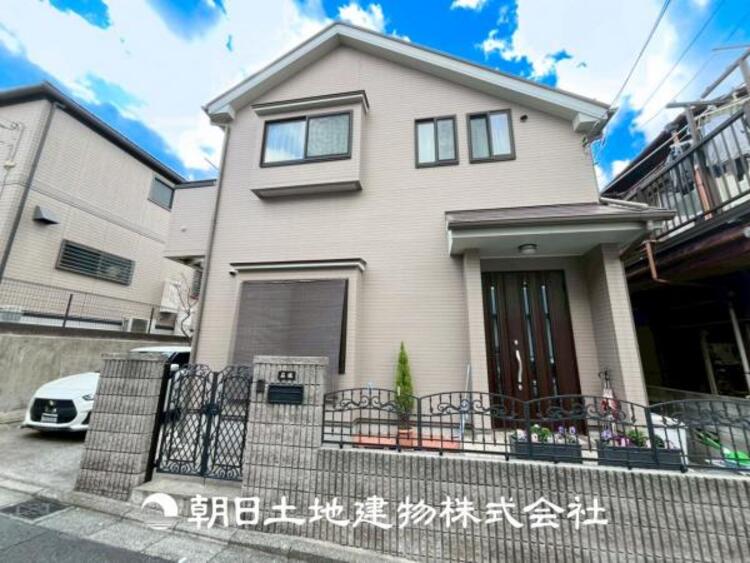 外観 【外観写真】無駄のないデザインと落ち着いたカラーリングが特徴のシンプルモダンな住宅。機能性と美しさを兼ね備えた外観です。
