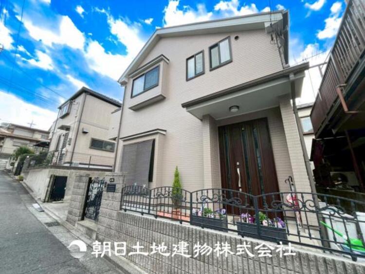 外観 【前面道路】前面道路は閑静な住宅地をはしる車通りの少ない道路。車の出し入れが苦手なママや小さなお子様にも安心です。