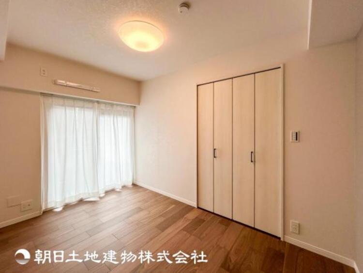 内装 【居室】ご自宅で快適に過ごす条件は、一人ひとり違います。個性が強すぎないシンプルな内装とシンプルなデザインで統一しております。居住していく中であなただけの【幸せマイホーム】を創り上げて下さい。