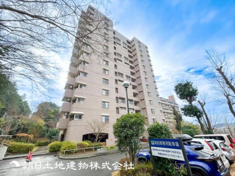 外観 【外観写真】表現された空間はたくさんの光を浴び、風を感じ、暮らしの時間を豊かにしてくれます。デザインされた空間と競い合うかのような充実した建物と共に大切な家族の思い出を刻んでいきます。