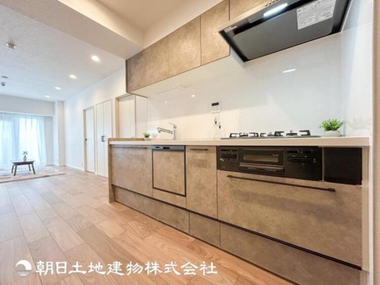 キッチン 【キッチン】住宅の主役でもあり、日常生活を過ごす上で重要な水回りでもあるからこそ機能性・デザイン性に拘りました。お掃除のしやすいシステムキッチンを設置しました。