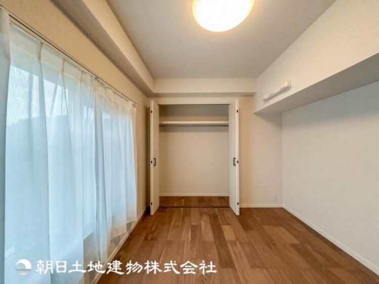 収納 【収納】広々とした空間となっておりますのでどこに何をしまったのかが一目で分かります。大容量の収納力ですので衣替えの必要もなく大きなお荷物も収納可能です。