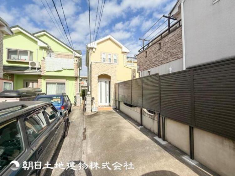 外観 【外観写真】表現された空間はたくさんの光を浴び、風を感じ、暮らしの時間を豊かにしてくれます。デザインされた空間と競い合うかのような充実した建物と共に大切な家族の思い出を刻んでいきます。