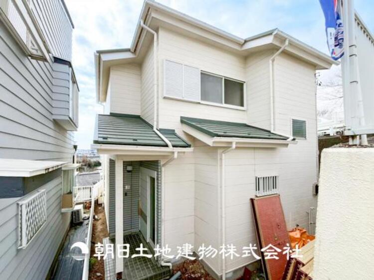 外観 【外観写真】表現された空間はたくさんの光を浴び、風を感じ、暮らしの時間を豊かにしてくれます。デザインされた空間と競い合うかのような充実した建物と共に大切な家族の思い出を刻んでいきます。