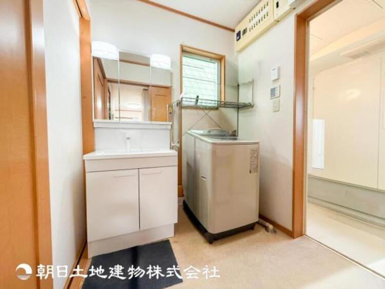 洗面 【洗面化粧台】慌ただしい1日が始まり、充実した1日の終わりを締めくくる洗面所。快適に過ごせることはもちろん、収納や機能性を兼ね備えた洗面化粧台です。