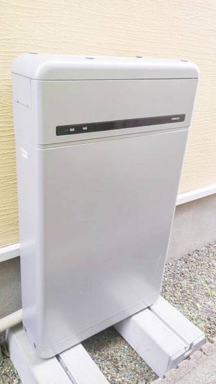 設備 【蓄電池】お昼に太陽光で発電した電気を夜に使えます。また、災害時への備えにもなります。