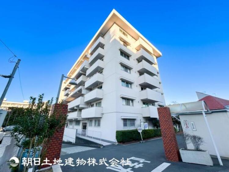 外観 【外観写真】時間のゆとりと空間、暖かな陽光がもたらす光と風を独占してください。新しい暮らしが始まります。【外観写真】時代の流行ではなく拘りを貫く。シックなカラートーンで街並みに溶け込む外観は、主張し過ぎず、かつ平凡ではない絶妙なバランスで輝きを放ちます。