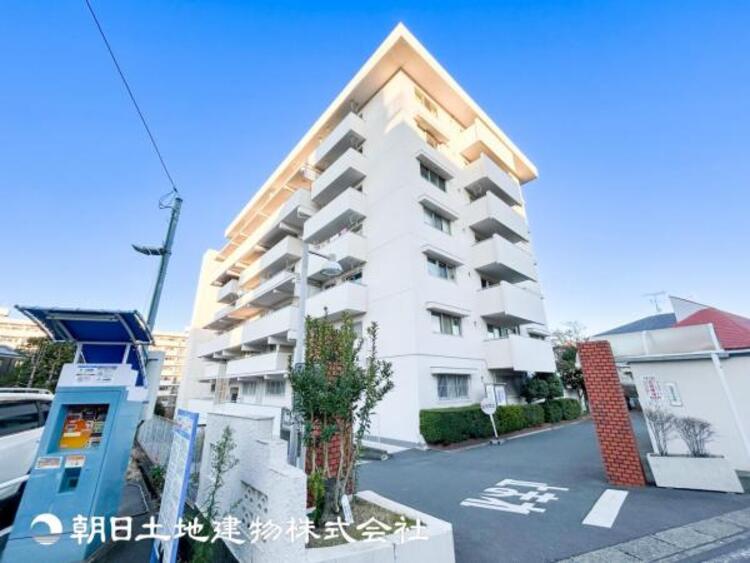 外観 【外観写真】家族の色を映し出す洗練された邸宅は、ずっと輝き続けながらいつしか街の風景に溶け込んでいきます。