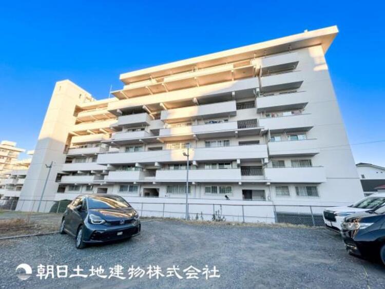 外観 【外観写真】無駄のないデザインと落ち着いたカラーリングが特徴のシンプルモダンな住宅。機能性と美しさを兼ね備えた外観です。