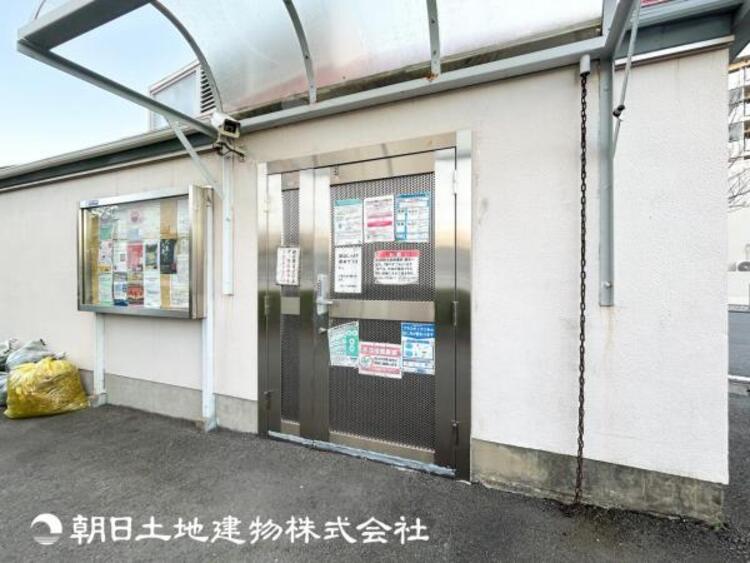 外観 【外観写真】専用のごみ捨て場付きで安心。