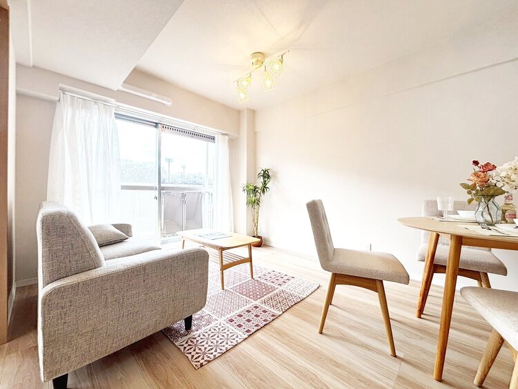 居間 居心地の良い空気感は、暮らしのステージを彩り、心からのやすらぎと満足感を与えてくれます。