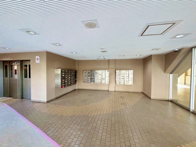 エントランス エントランス内部は、管理が行き届き清潔な共有スペースとなっています。