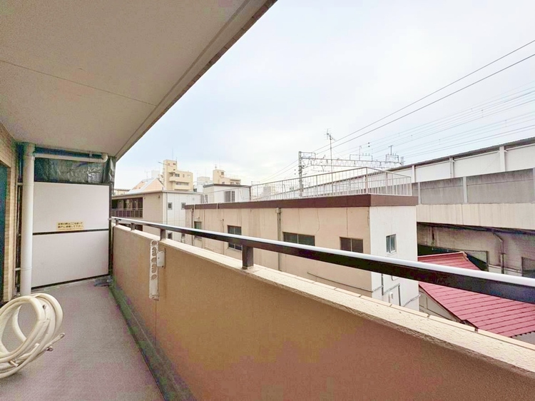 バルコニー 暮らしの中で、光と風を演出してくれるバルコニー。