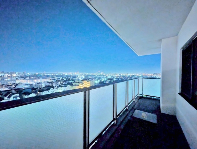 バルコニー 暮らしの中で、光と風を演出してくれるバルコニー。